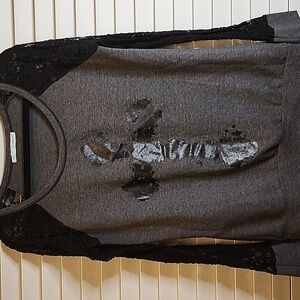 Maurice’s Cross Lace Sleeves T-Shirt sz lg